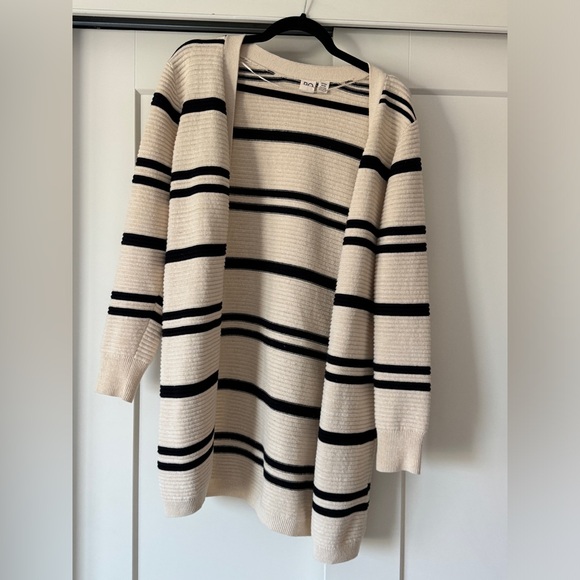 Roxy Cardigan - Picture 2 of 3